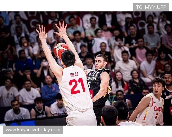 中国篮球队成功逆袭击败强敌，晋级世界杯八强全员奋力拼搏展现新风貌