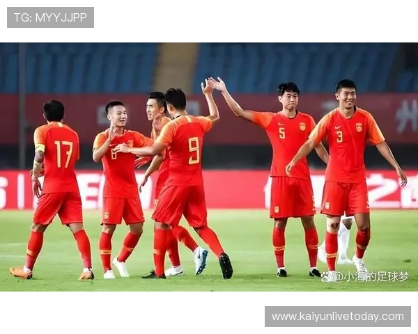 中国足球队迎战亚洲劲旅备战世界杯首场关键之战
